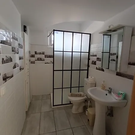 αρέθουσα Sous Sol 60 τμ υπόγειο διαμέρισμα Apartment *